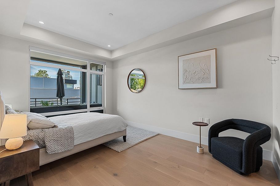 206 1591 Bowser Avenue North Vancouver, BC - 26