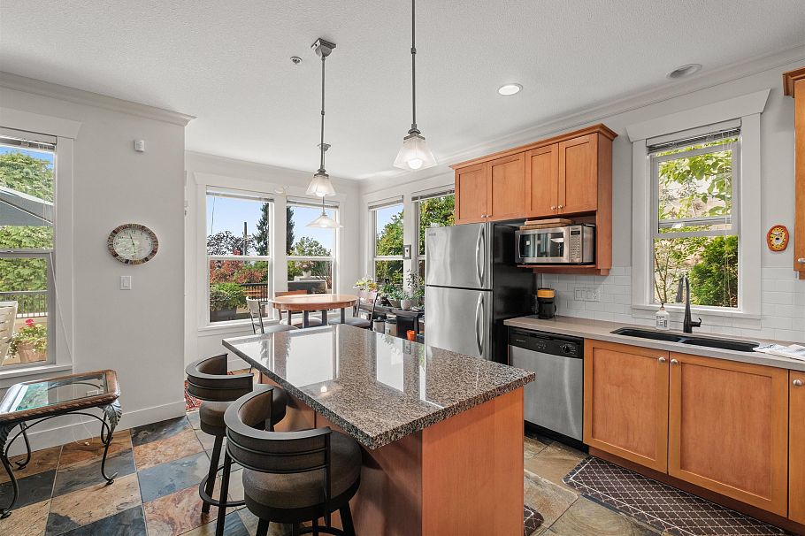 261 E Queens Road North Vancouver, BC - 6