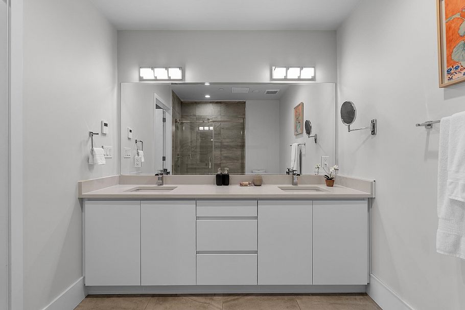 206 1591 Bowser Avenue North Vancouver, BC - 19