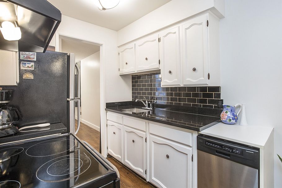 102 1515 E 5th Avenue Vancouver, BC - 9