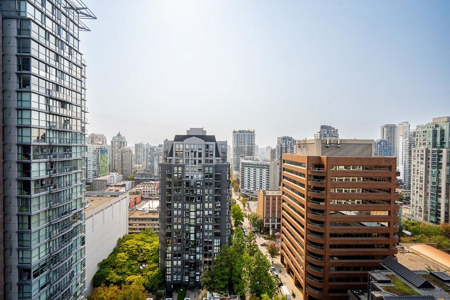 1907 1050 Burrard Street Vancouver, BC - 37