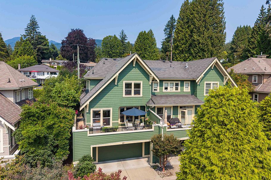 261 E Queens Road North Vancouver, BC - 26
