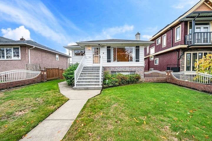 3136 E 53rd Avenue Vancouver, BC - 1
