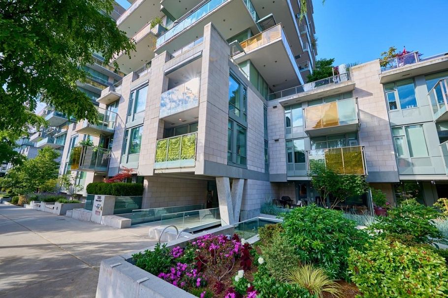 305 1365 Davie Street Vancouver, BC - 2