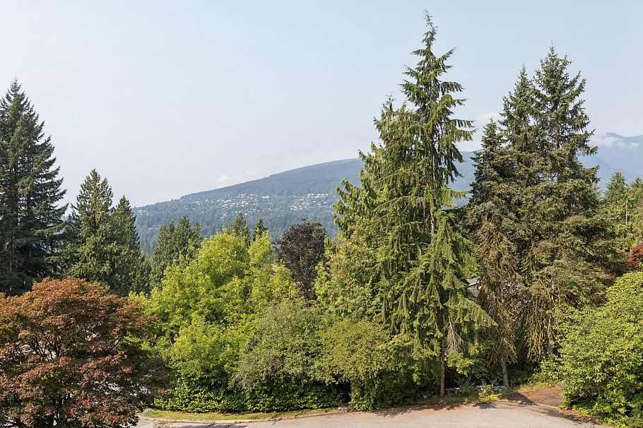 704 Maurelle Court North Vancouver, BC - 16