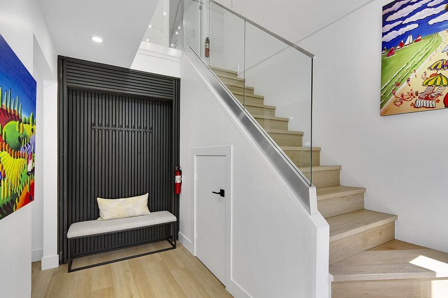 2977 W 6th Avenue Vancouver, BC - 9