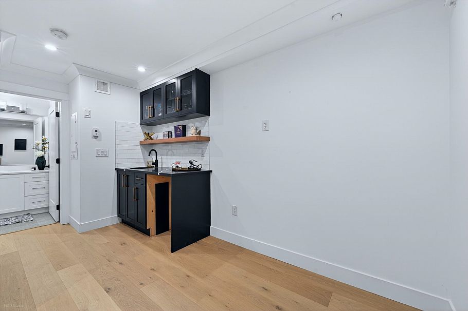 4990 Sherbrooke Street Vancouver, BC - 18