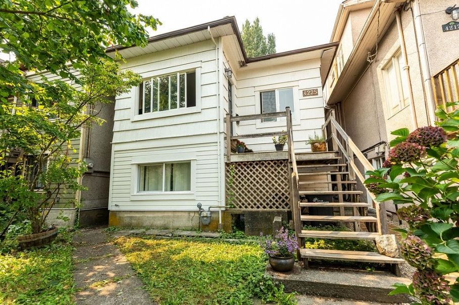 4225 John Street Vancouver, BC - 1