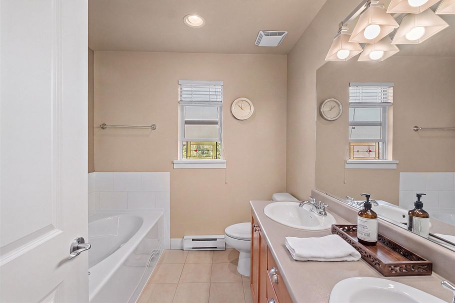 261 E Queens Road North Vancouver, BC - 13