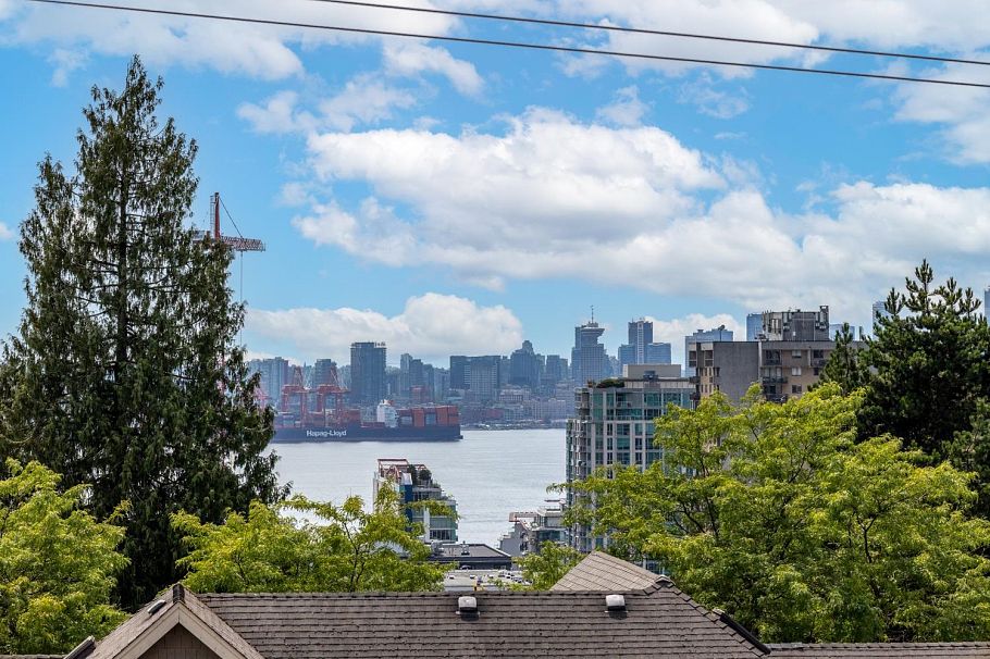 109 225 E 6th Street North Vancouver, BC - 24