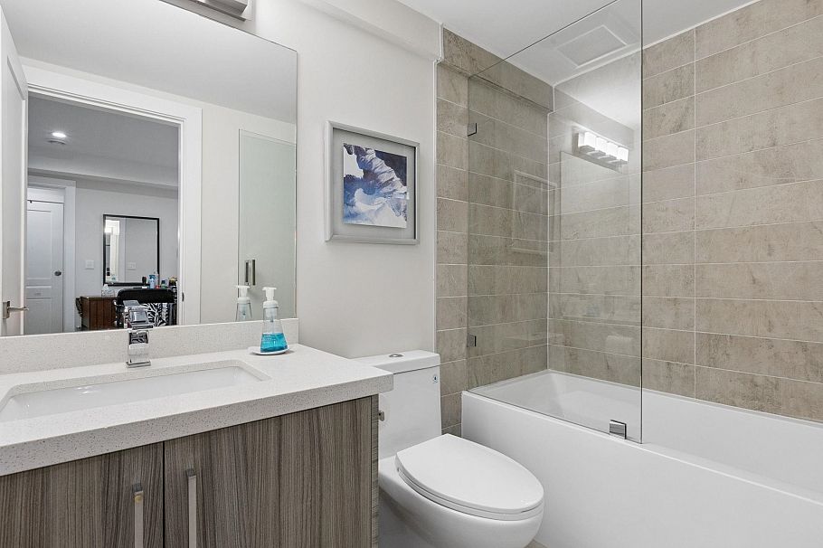 351 W 21st Street North Vancouver, BC - 33