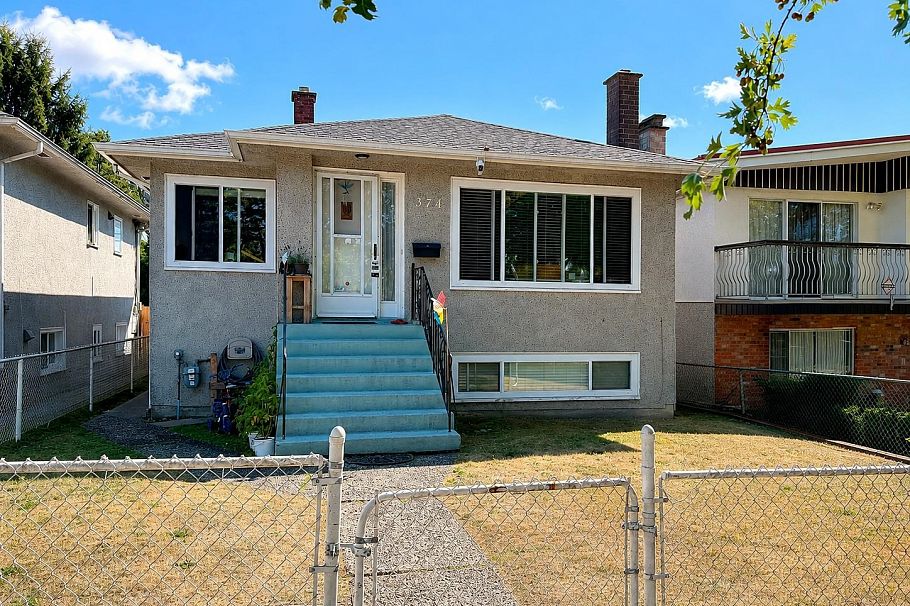 374 E 54th Avenue Vancouver, BC - 1