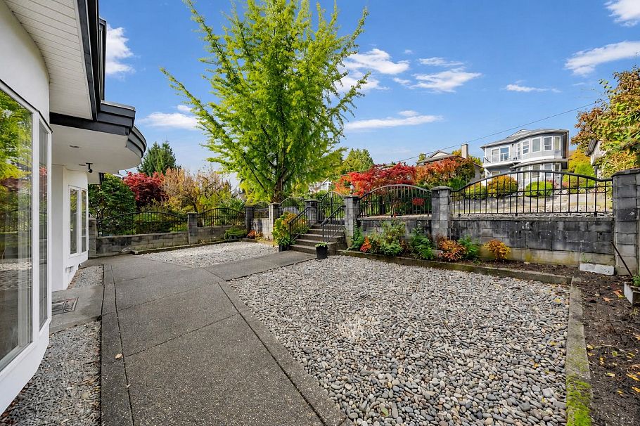 213 W 28th Street North Vancouver, BC - 17