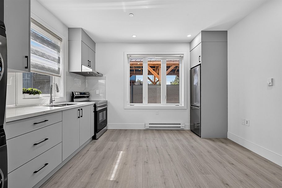 425 E 56th Avenue Vancouver, BC - 32