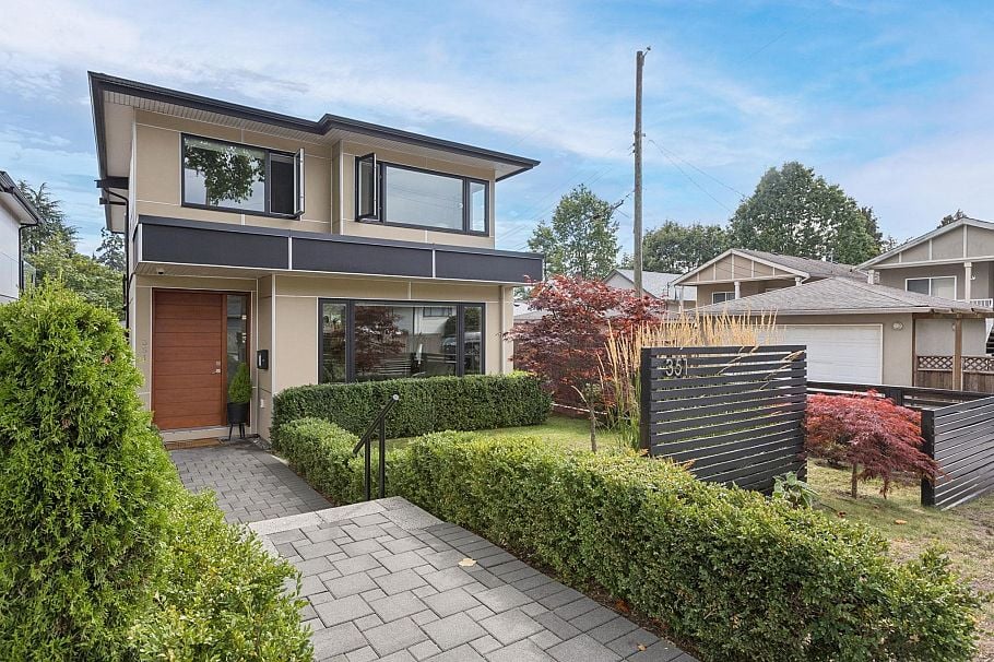 351 W 21st Street North Vancouver, BC - 2