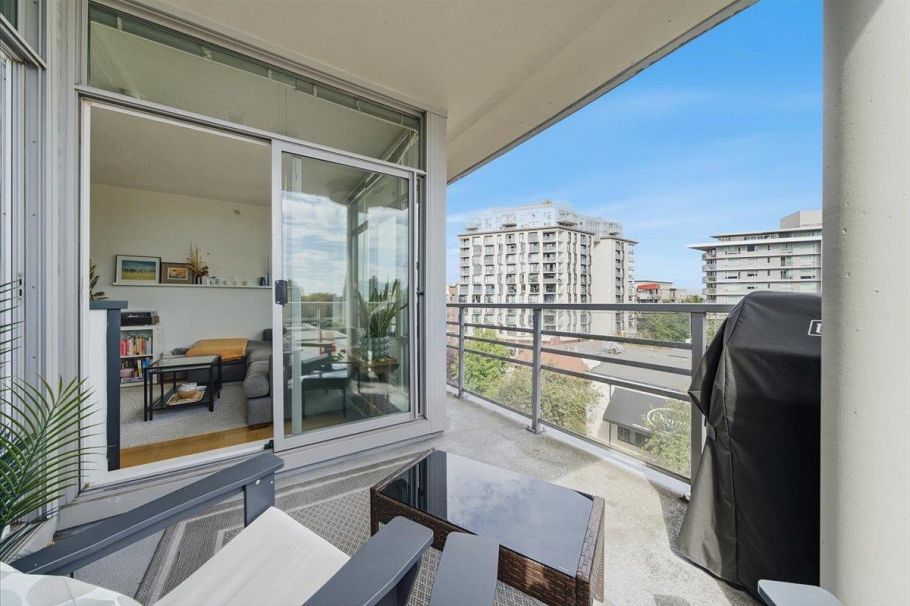 512 298 E 11th Avenue Vancouver, BC - 16