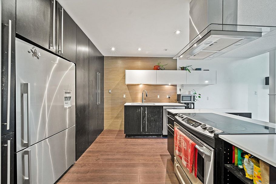 304 141 W 13th Street North Vancouver, BC - 11