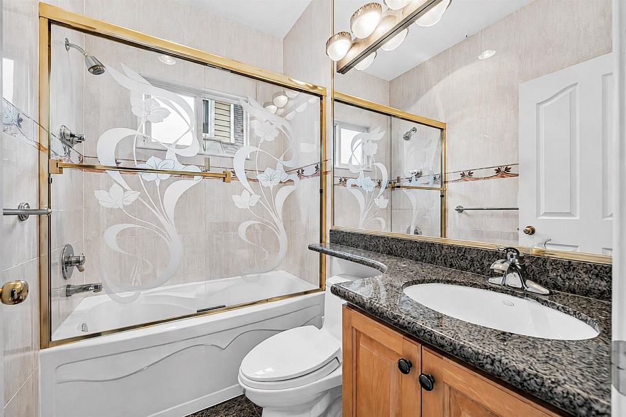 213 W 28th Street North Vancouver, BC - 10