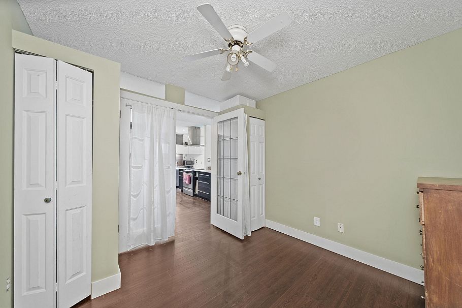 304 141 W 13th Street North Vancouver, BC - 18