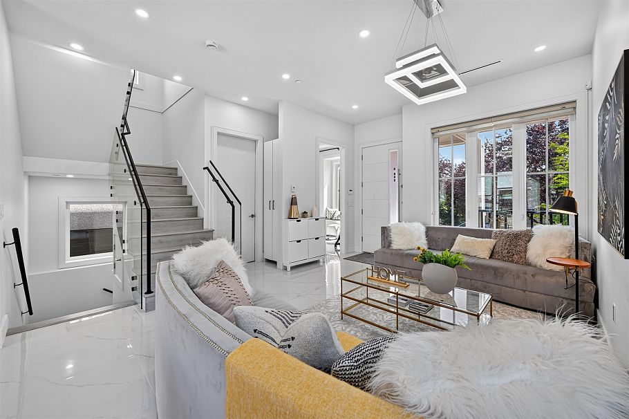 425 E 56th Avenue Vancouver, BC - 8