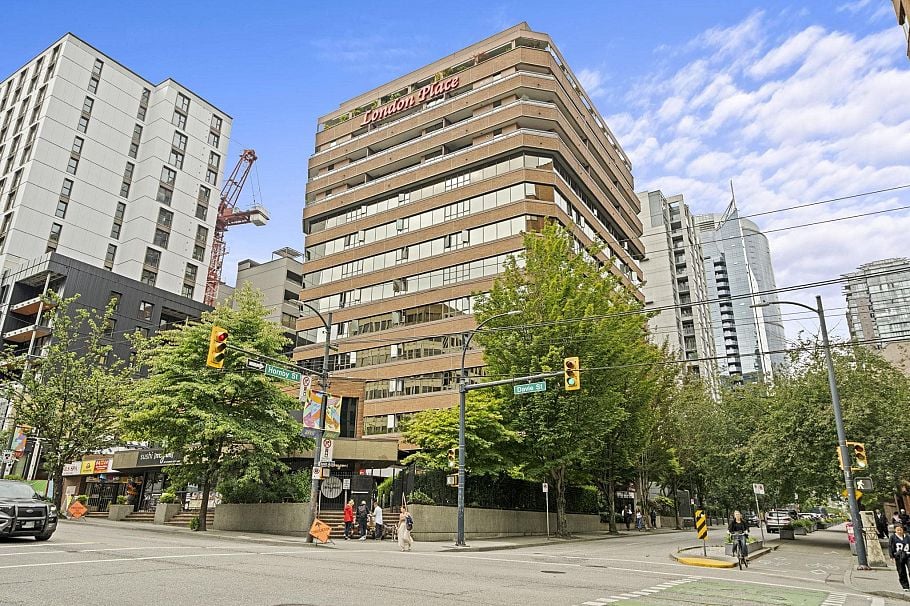 808 1177 Hornby Street Vancouver, BC - 1