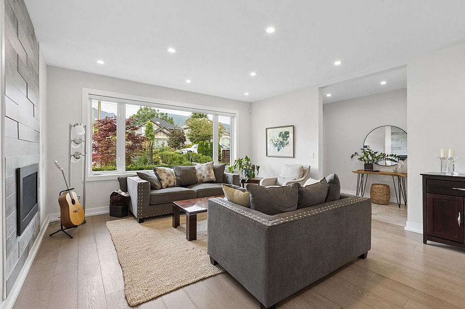 351 W 21st Street North Vancouver, BC - 6