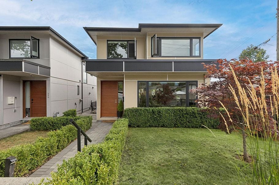 351 W 21st Street North Vancouver, BC - 1