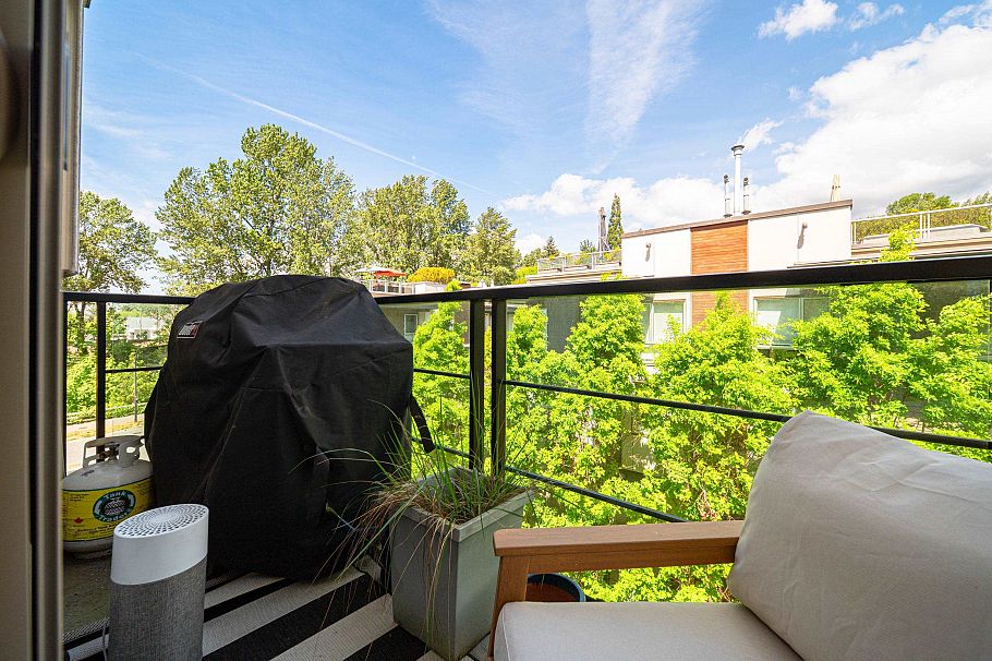 64 728 W 14th Street North Vancouver, BC - 26