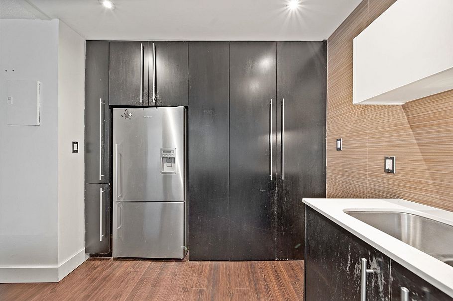 304 141 W 13th Street North Vancouver, BC - 10