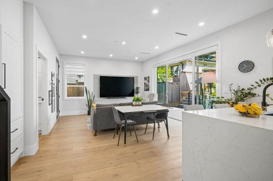 3535 E Georgia Street Vancouver, BC - 8