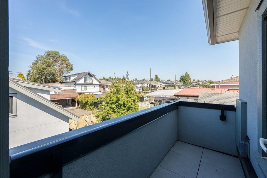 425 E 56th Avenue Vancouver, BC - 22