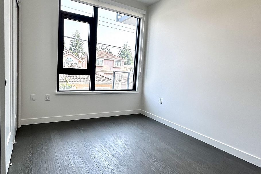 211 8398 Oak Street Vancouver, BC - 5