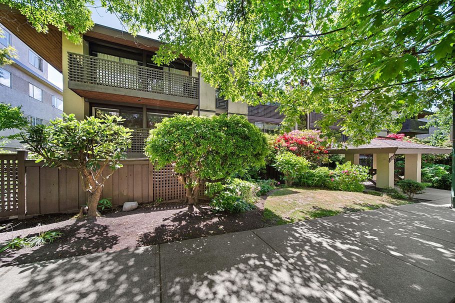304 141 W 13th Street North Vancouver, BC - 23