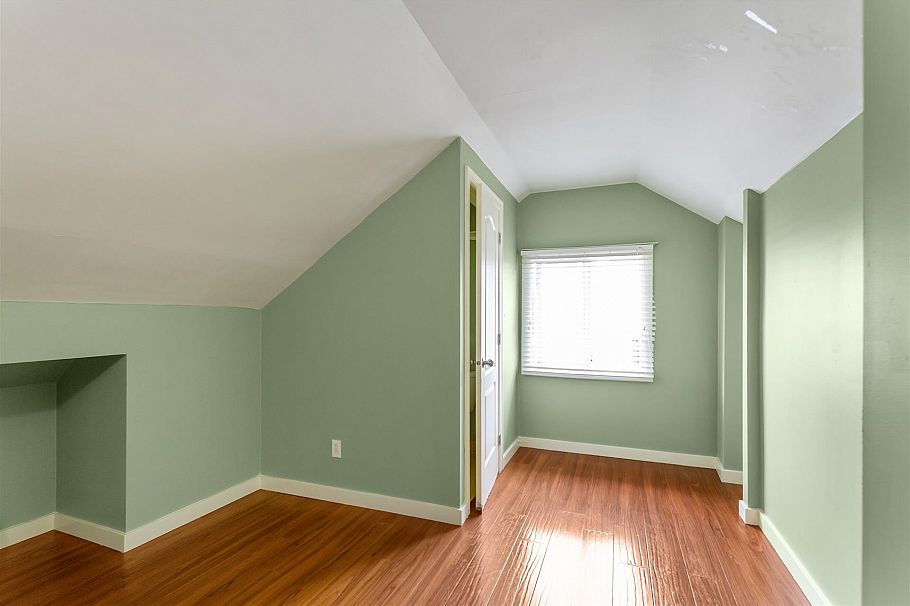 2119 E 30th Avenue Vancouver, BC - 9