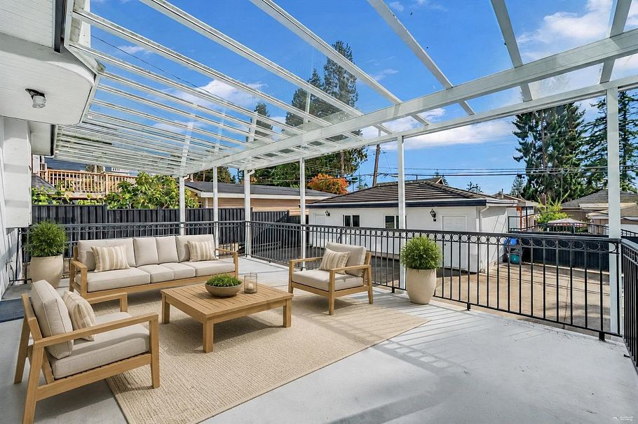 213 W 28th Street North Vancouver, BC - 16