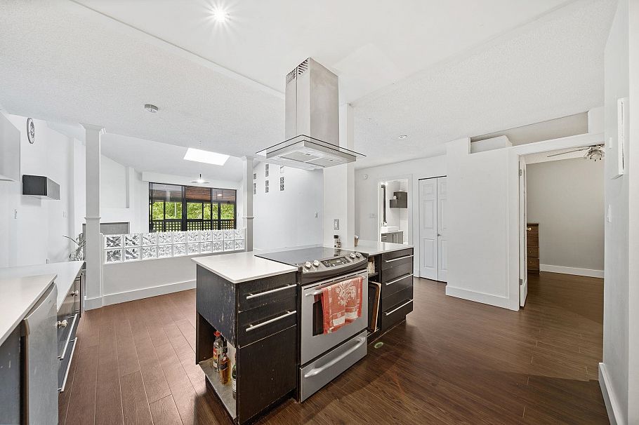 304 141 W 13th Street North Vancouver, BC - 6