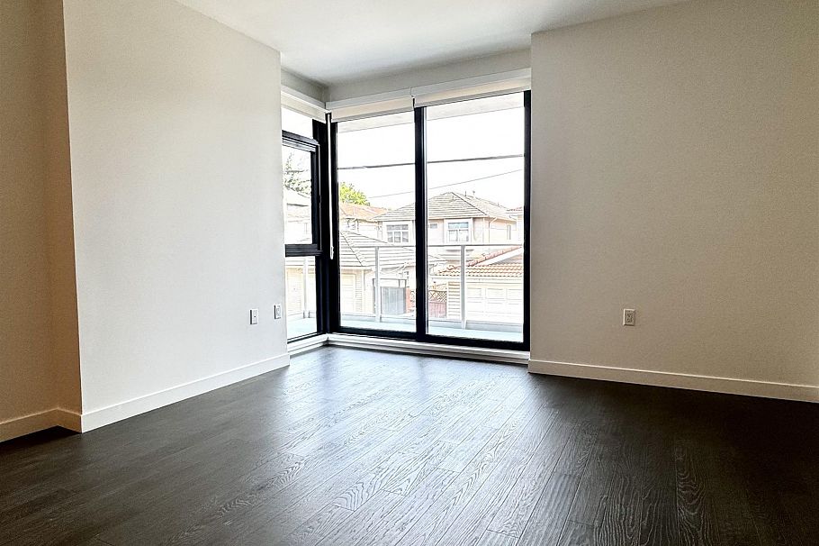 211 8398 Oak Street Vancouver, BC - 8