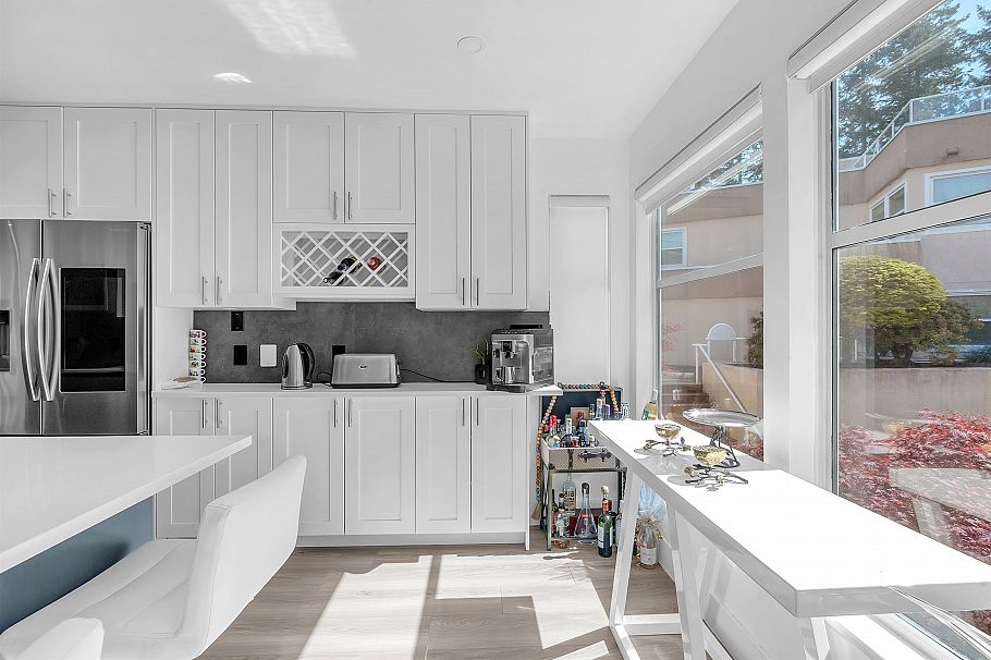 8 2425 Edgemont Boulevard North Vancouver, BC - 11