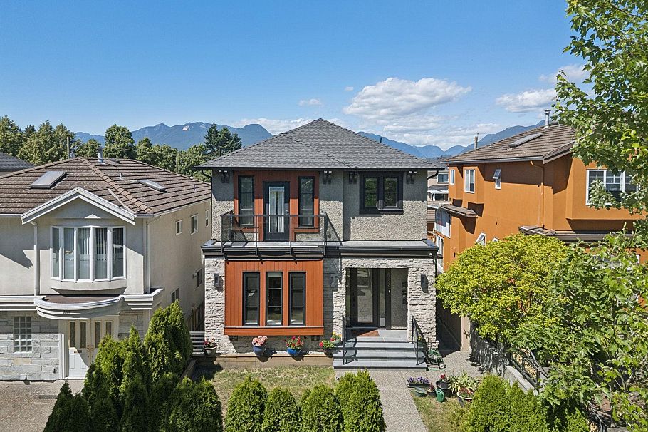 3233 Grant Street Vancouver, BC - 1