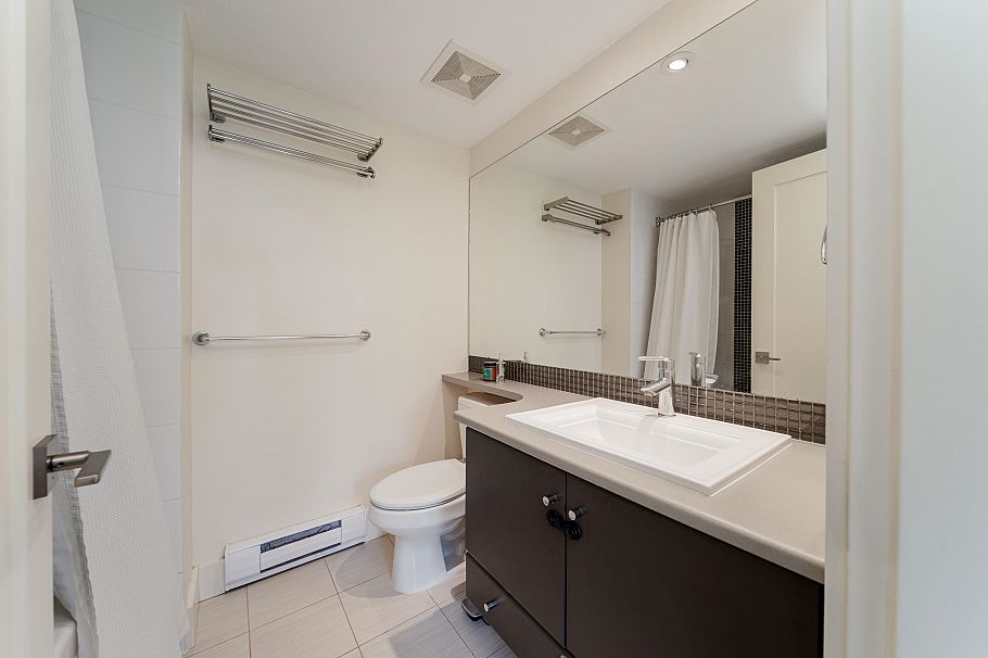 64 728 W 14th Street North Vancouver, BC - 20