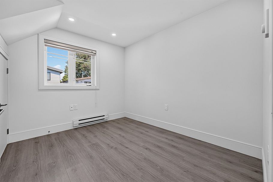425 E 56th Avenue Vancouver, BC - 34