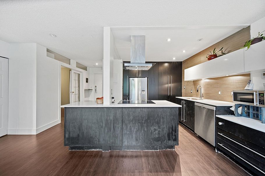 304 141 W 13th Street North Vancouver, BC - 9