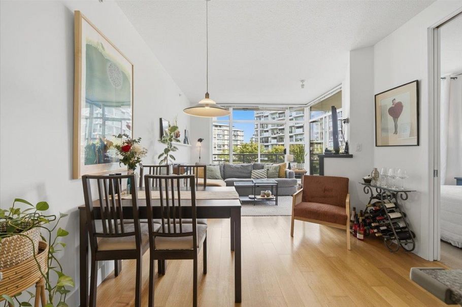 512 298 E 11th Avenue Vancouver, BC - 9