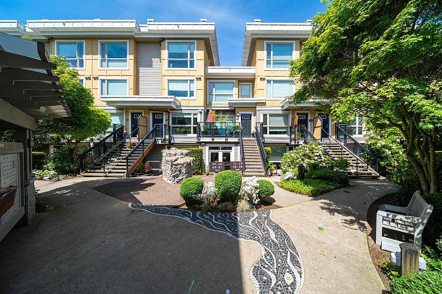 64 728 W 14th Street North Vancouver, BC - 36