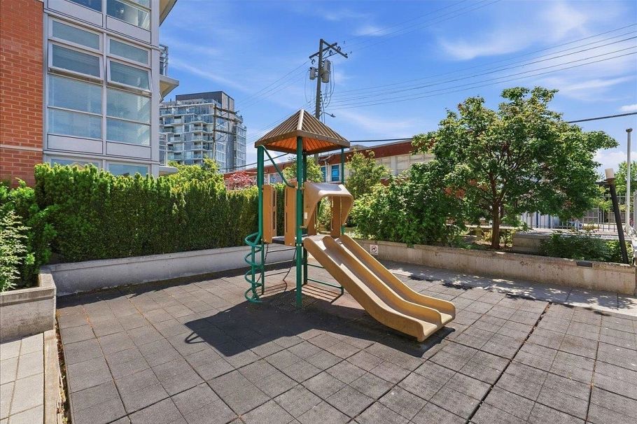 512 298 E 11th Avenue Vancouver, BC - 32