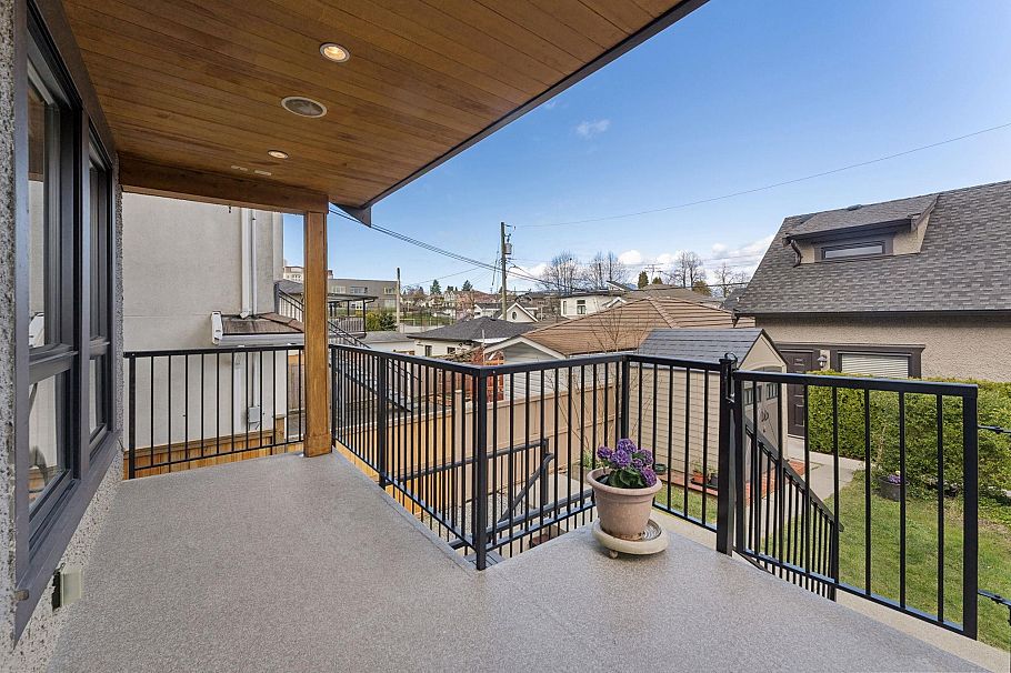 3233 Grant Street Vancouver, BC - 23