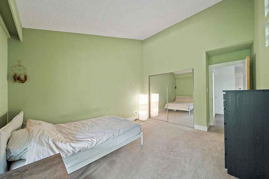 304 141 W 13th Street North Vancouver, BC - 16