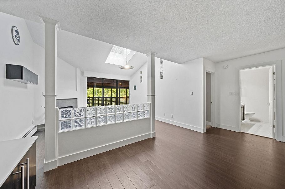 304 141 W 13th Street North Vancouver, BC - 5