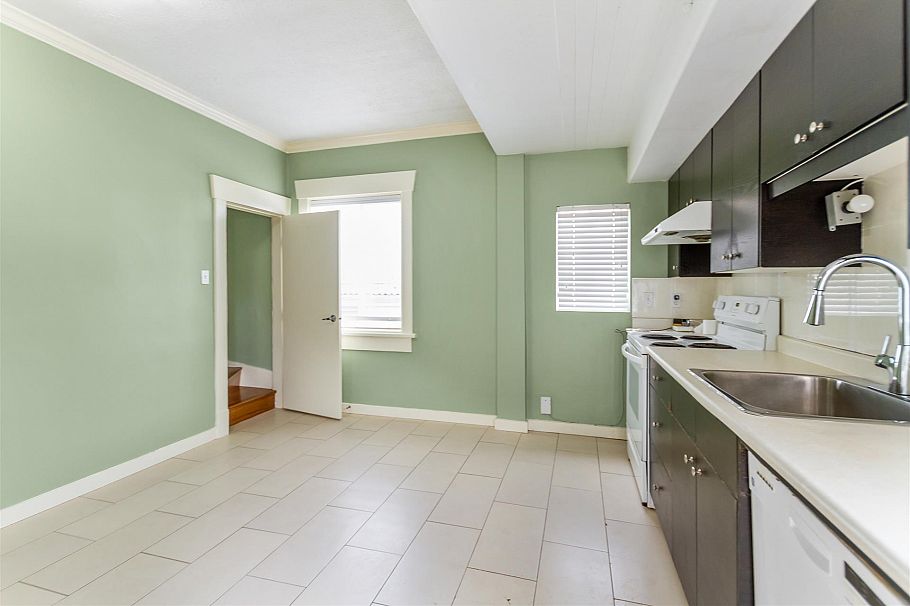 2119 E 30th Avenue Vancouver, BC - 5