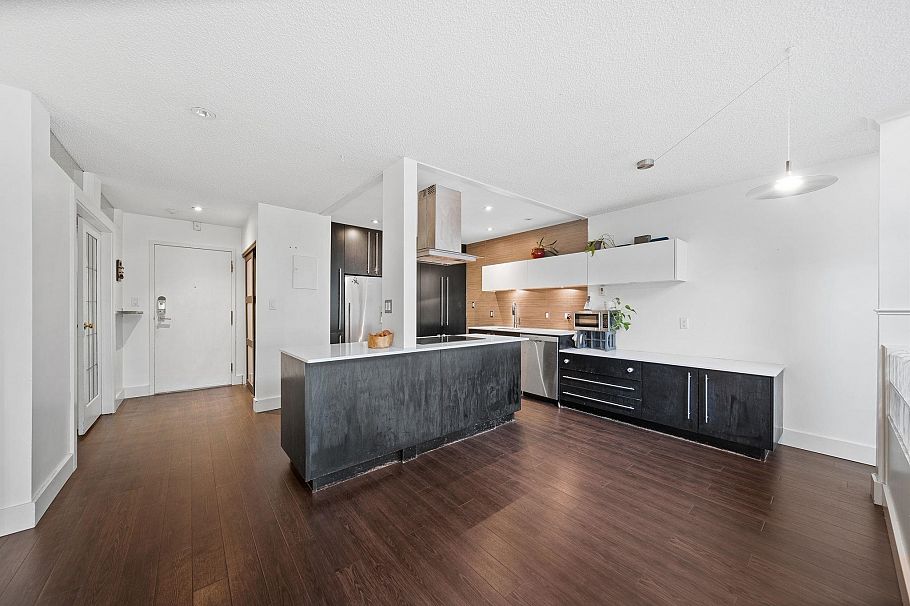 304 141 W 13th Street North Vancouver, BC - 13